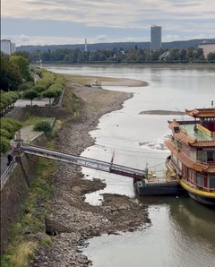 Dramatisches Niedrigwasser im Fr&uuml;hherbst